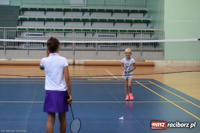 Zdjęcie w galerii na portalu naszraciborz.pl: Rozgrywki badmintona w Arenie Rafako wiadomości z regionu