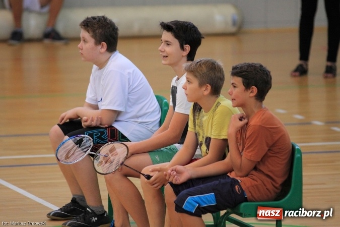 Zdjęcie w galerii na portalu naszraciborz.pl: Rozgrywki badmintona w Arenie Rafako wiadomości z regionu
