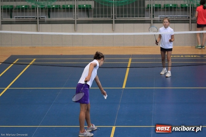 Zdjęcie w galerii na portalu naszraciborz.pl: Rozgrywki badmintona w Arenie Rafako wiadomości z regionu