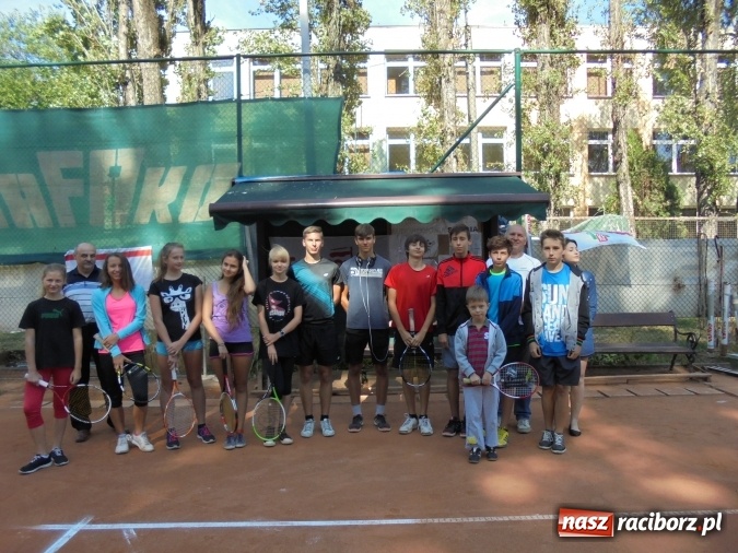Zdjęcie w galerii na portalu naszraciborz.pl: NSZZ RAFAKO S.A. dzieciom – turniej tenisowy dla dzieci i młodzieży wiadomości z regionu