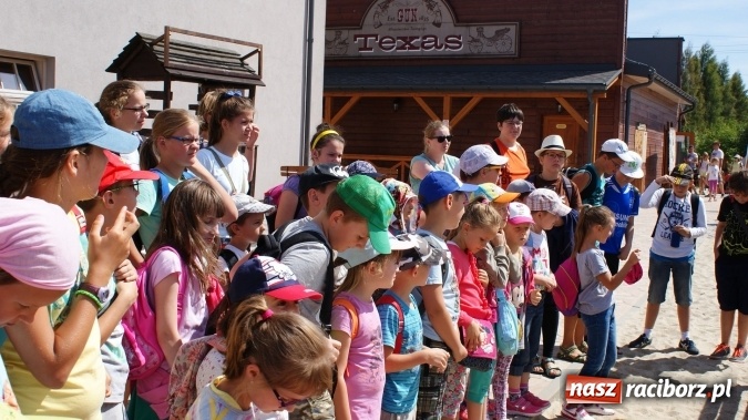 Zdjęcie w galerii na portalu naszraciborz.pl: Lato z Biblioteką trwa - kolejna wycieczka wiadomości z regionu