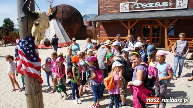 Zdjęcie w galerii na portalu naszraciborz.pl: Lato z Biblioteką trwa - kolejna wycieczka wiadomości z regionu