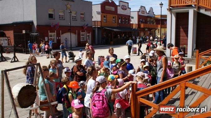 Zdjęcie w galerii na portalu naszraciborz.pl: Lato z Biblioteką trwa - kolejna wycieczka wiadomości z regionu