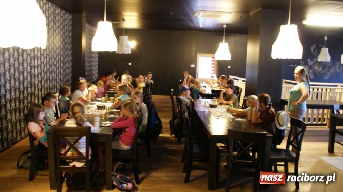 Zdjęcie w galerii na portalu naszraciborz.pl: Lato z Biblioteką trwa - kolejna wycieczka wiadomości z regionu