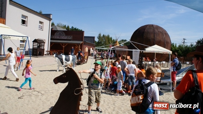 Zdjęcie w galerii na portalu naszraciborz.pl: Lato z Biblioteką trwa - kolejna wycieczka wiadomości z regionu