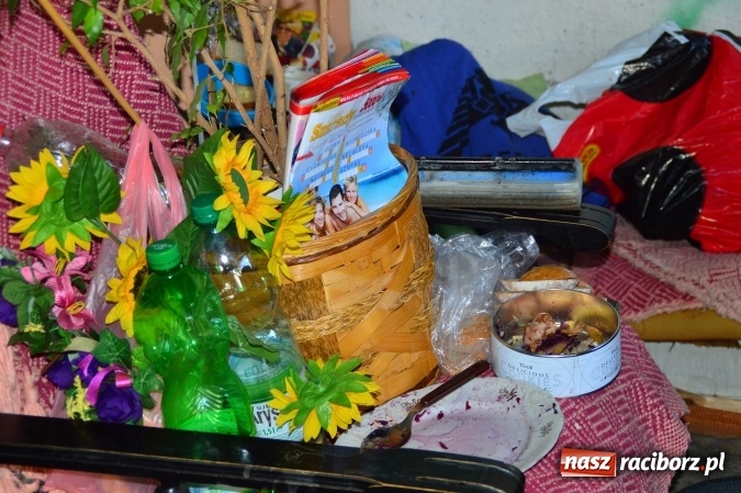 Zdjęcie w galerii na portalu naszraciborz.pl: Śmietnik stał się schronieniem dla starszej kobiety  wiadomości z regionu