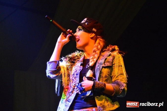 Zdjęcie w galerii na portalu naszraciborz.pl: Dyskoteka z Donatanem i Cleo w Szymocicach wiadomości z regionu