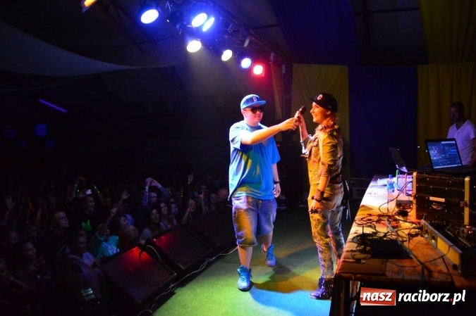 Zdjęcie w galerii na portalu naszraciborz.pl: Dyskoteka z Donatanem i Cleo w Szymocicach wiadomości z regionu