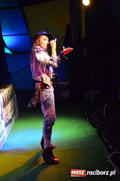 Zdjęcie w galerii na portalu naszraciborz.pl: Dyskoteka z Donatanem i Cleo w Szymocicach wiadomości z regionu