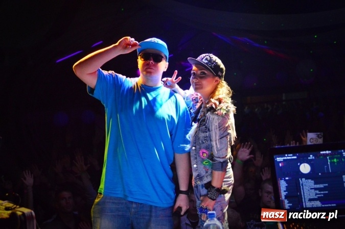 Zdjęcie w galerii na portalu naszraciborz.pl: Dyskoteka z Donatanem i Cleo w Szymocicach wiadomości z regionu