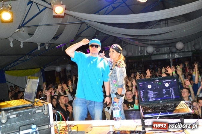 Zdjęcie w galerii na portalu naszraciborz.pl: Dyskoteka z Donatanem i Cleo w Szymocicach wiadomości z regionu