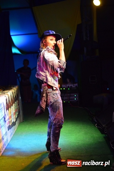 Zdjęcie w galerii na portalu naszraciborz.pl: Dyskoteka z Donatanem i Cleo w Szymocicach wiadomości z regionu