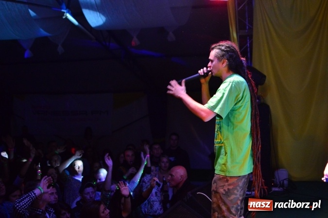 Zdjęcie w galerii na portalu naszraciborz.pl: Dyskoteka z Donatanem i Cleo w Szymocicach wiadomości z regionu