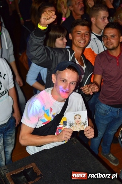 Zdjęcie w galerii na portalu naszraciborz.pl: Dyskoteka z Donatanem i Cleo w Szymocicach wiadomości z regionu