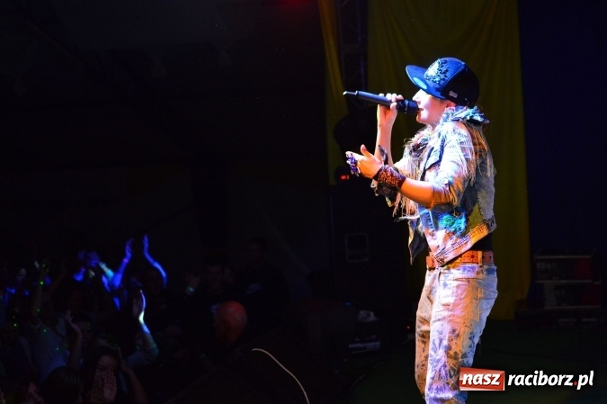 Zdjęcie w galerii na portalu naszraciborz.pl: Dyskoteka z Donatanem i Cleo w Szymocicach wiadomości z regionu