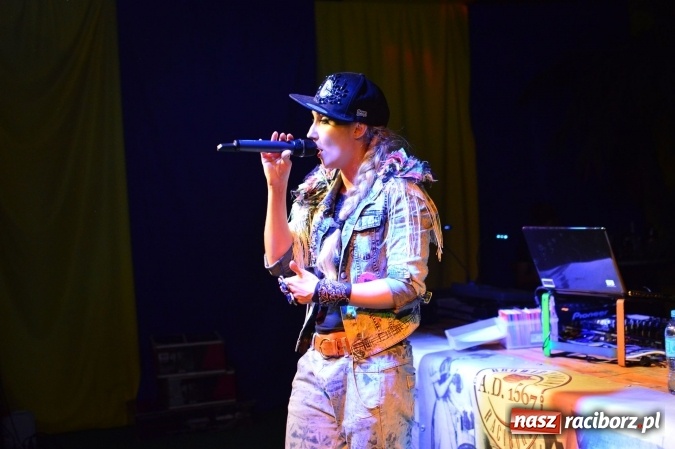 Zdjęcie w galerii na portalu naszraciborz.pl: Dyskoteka z Donatanem i Cleo w Szymocicach wiadomości z regionu