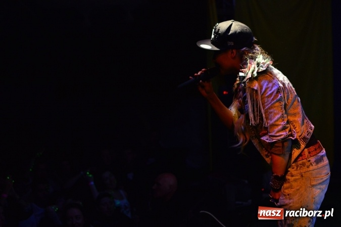 Zdjęcie w galerii na portalu naszraciborz.pl: Dyskoteka z Donatanem i Cleo w Szymocicach wiadomości z regionu