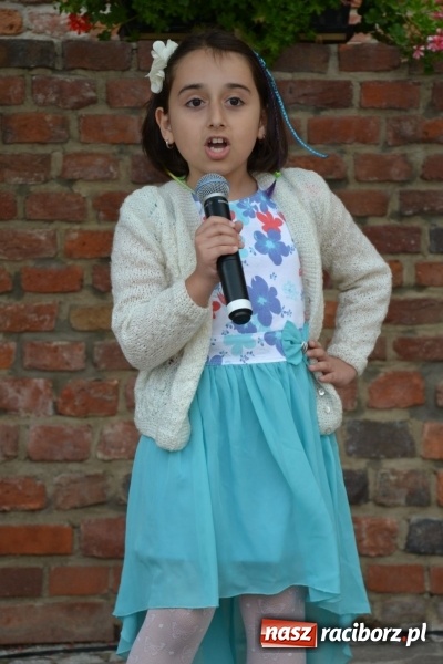 Zdjęcie w galerii na portalu naszraciborz.pl: Wokaliści z Młodzieżowego Domu Kultury wystąpili na zamku wiadomości z regionu