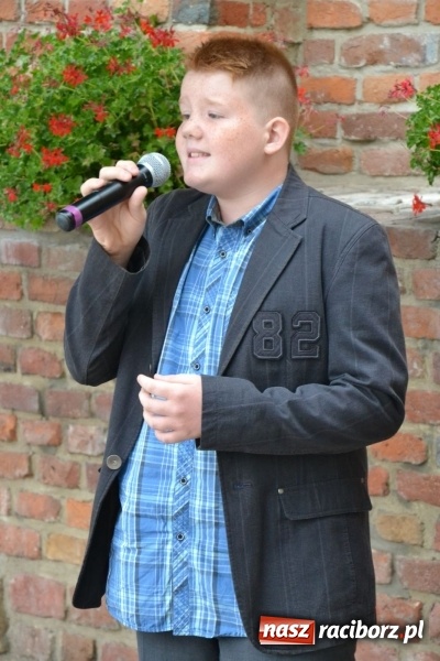 Zdjęcie w galerii na portalu naszraciborz.pl: Wokaliści z Młodzieżowego Domu Kultury wystąpili na zamku wiadomości z regionu