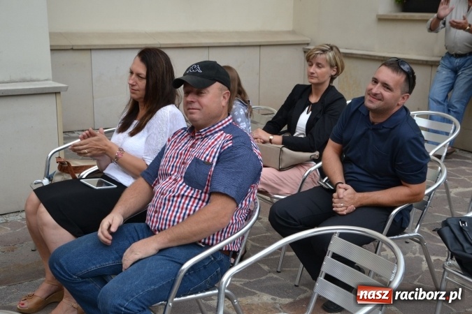 Zdjęcie w galerii na portalu naszraciborz.pl: Wokaliści z Młodzieżowego Domu Kultury wystąpili na zamku wiadomości z regionu