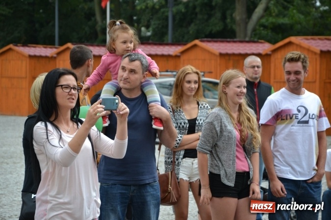 Zdjęcie w galerii na portalu naszraciborz.pl: Wokaliści z Młodzieżowego Domu Kultury wystąpili na zamku wiadomości z regionu