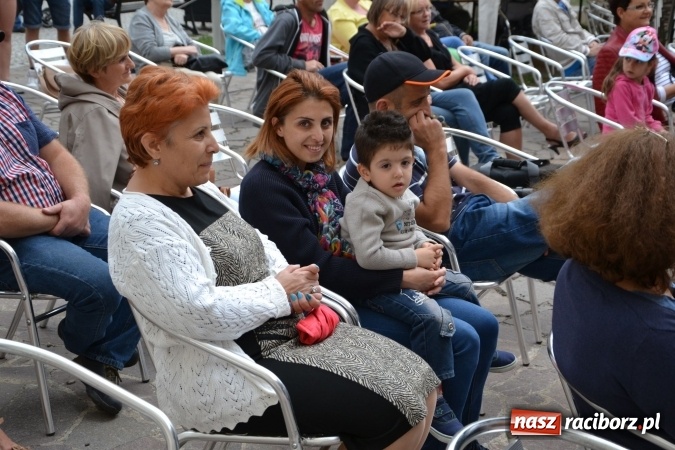 Zdjęcie w galerii na portalu naszraciborz.pl: Wokaliści z Młodzieżowego Domu Kultury wystąpili na zamku wiadomości z regionu
