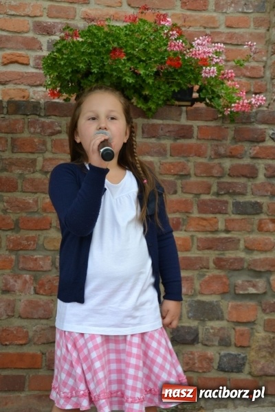 Zdjęcie w galerii na portalu naszraciborz.pl: Wokaliści z Młodzieżowego Domu Kultury wystąpili na zamku wiadomości z regionu