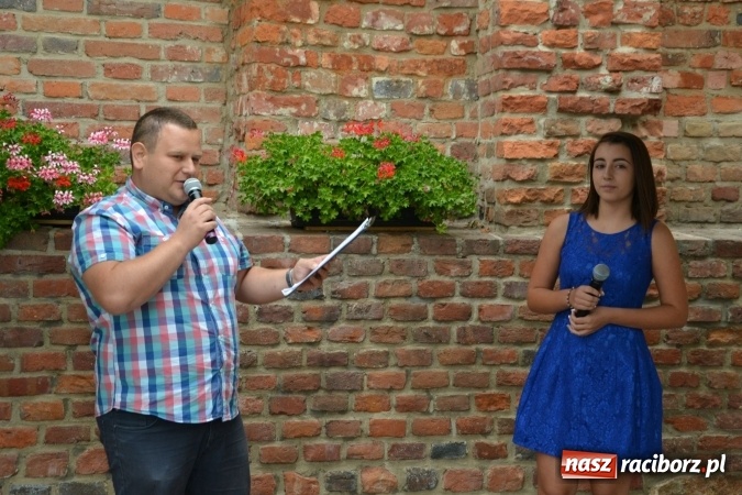 Zdjęcie w galerii na portalu naszraciborz.pl: Wokaliści z Młodzieżowego Domu Kultury wystąpili na zamku wiadomości z regionu