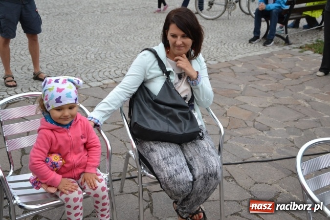 Zdjęcie w galerii na portalu naszraciborz.pl: Wokaliści z Młodzieżowego Domu Kultury wystąpili na zamku wiadomości z regionu