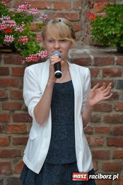 Zdjęcie w galerii na portalu naszraciborz.pl: Wokaliści z Młodzieżowego Domu Kultury wystąpili na zamku wiadomości z regionu