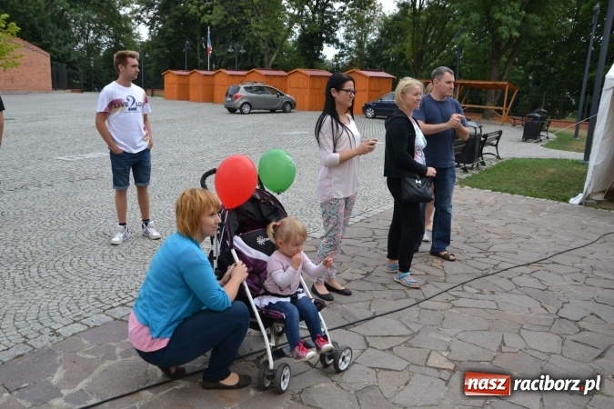 Zdjęcie w galerii na portalu naszraciborz.pl: Wokaliści z Młodzieżowego Domu Kultury wystąpili na zamku wiadomości z regionu