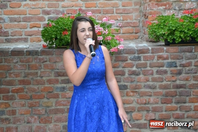 Zdjęcie w galerii na portalu naszraciborz.pl: Wokaliści z Młodzieżowego Domu Kultury wystąpili na zamku wiadomości z regionu