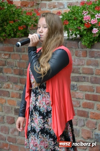 Zdjęcie w galerii na portalu naszraciborz.pl: Wokaliści z Młodzieżowego Domu Kultury wystąpili na zamku wiadomości z regionu