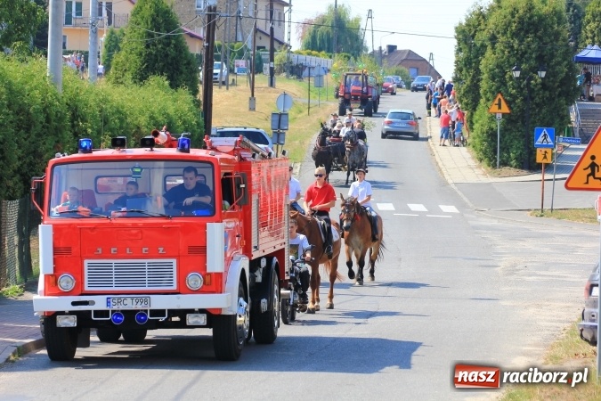 Zdjęcie w galerii na portalu naszraciborz.pl: Kobylskie dożynki z barwnym korowodem wiadomości z regionu