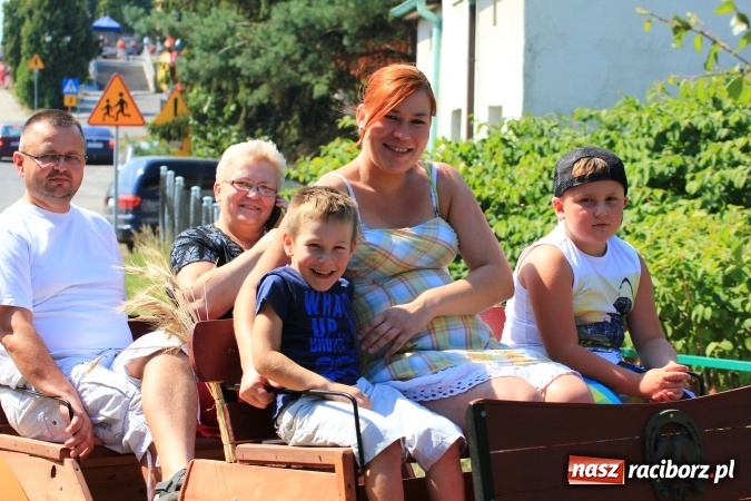 Zdjęcie w galerii na portalu naszraciborz.pl: Kobylskie dożynki z barwnym korowodem wiadomości z regionu