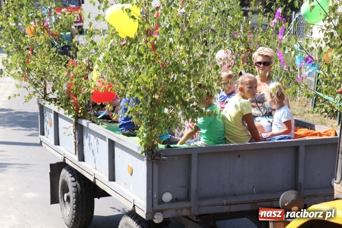 Zdjęcie w galerii na portalu naszraciborz.pl: Kobylskie dożynki z barwnym korowodem wiadomości z regionu