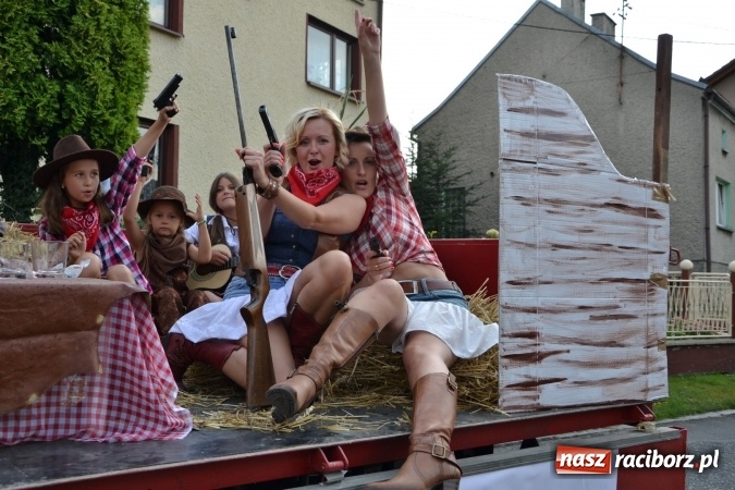 Zdjęcie w galerii na portalu naszraciborz.pl: Dożynki 2015 - kowbojki i minionki w Roszkowie wiadomości z regionu