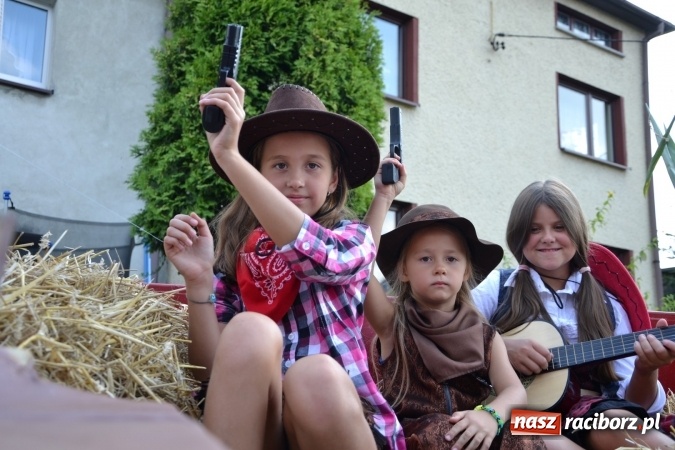 Zdjęcie w galerii na portalu naszraciborz.pl: Dożynki 2015 - kowbojki i minionki w Roszkowie wiadomości z regionu