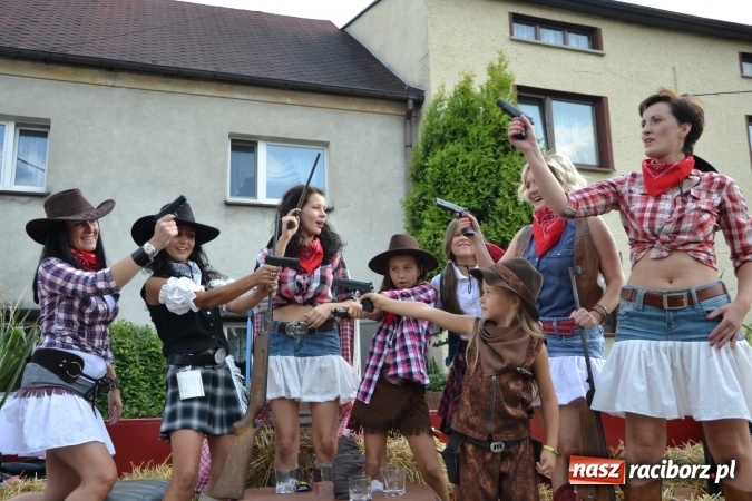 Zdjęcie w galerii na portalu naszraciborz.pl: Dożynki 2015 - kowbojki i minionki w Roszkowie wiadomości z regionu