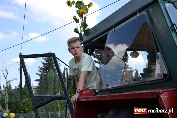 Zdjęcie w galerii na portalu naszraciborz.pl: Dożynki 2015 - kowbojki i minionki w Roszkowie wiadomości z regionu
