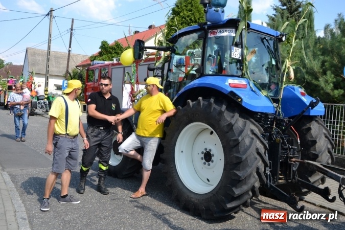 Zdjęcie w galerii na portalu naszraciborz.pl: Dożynki 2015 - kowbojki i minionki w Roszkowie wiadomości z regionu