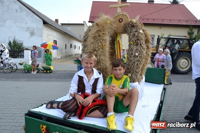 Zdjęcie w galerii na portalu naszraciborz.pl: Dożynki 2015 - kowbojki i minionki w Roszkowie wiadomości z regionu