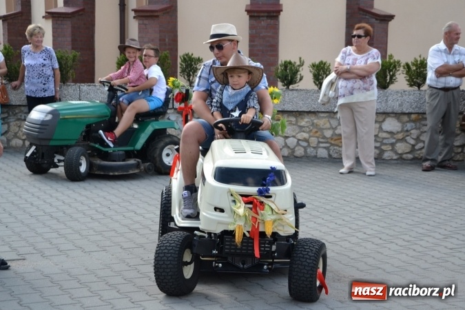 Zdjęcie w galerii na portalu naszraciborz.pl: Dożynki 2015 - kowbojki i minionki w Roszkowie wiadomości z regionu
