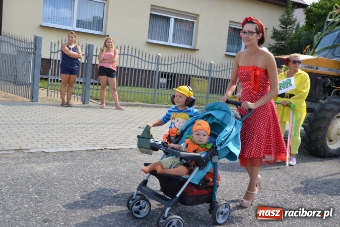 Zdjęcie w galerii na portalu naszraciborz.pl: Dożynki 2015 - kowbojki i minionki w Roszkowie wiadomości z regionu
