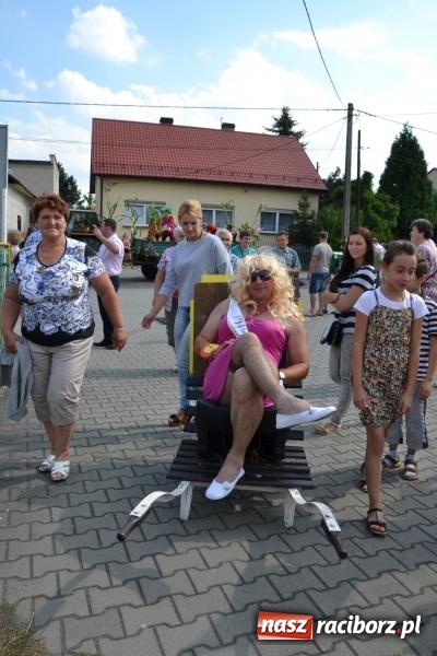 Zdjęcie w galerii na portalu naszraciborz.pl: Dożynki 2015 - kowbojki i minionki w Roszkowie wiadomości z regionu