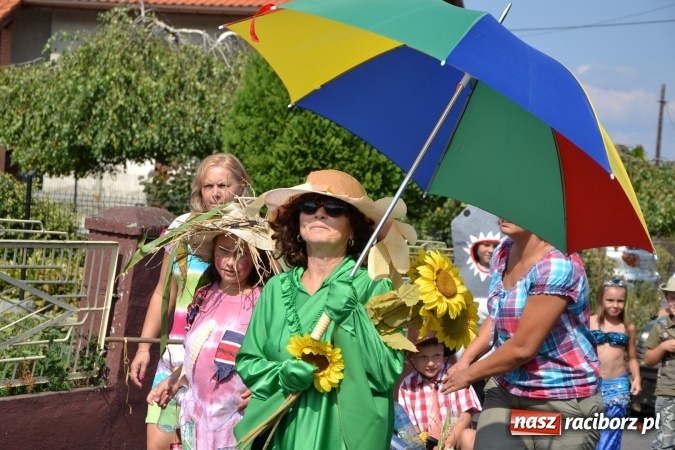 Zdjęcie w galerii na portalu naszraciborz.pl: Dożynki 2015 - kowbojki i minionki w Roszkowie wiadomości z regionu