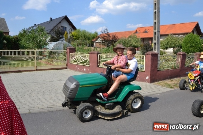 Zdjęcie w galerii na portalu naszraciborz.pl: Dożynki 2015 - kowbojki i minionki w Roszkowie wiadomości z regionu
