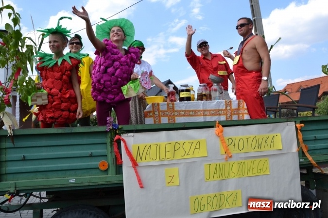 Zdjęcie w galerii na portalu naszraciborz.pl: Dożynki 2015 - kowbojki i minionki w Roszkowie wiadomości z regionu