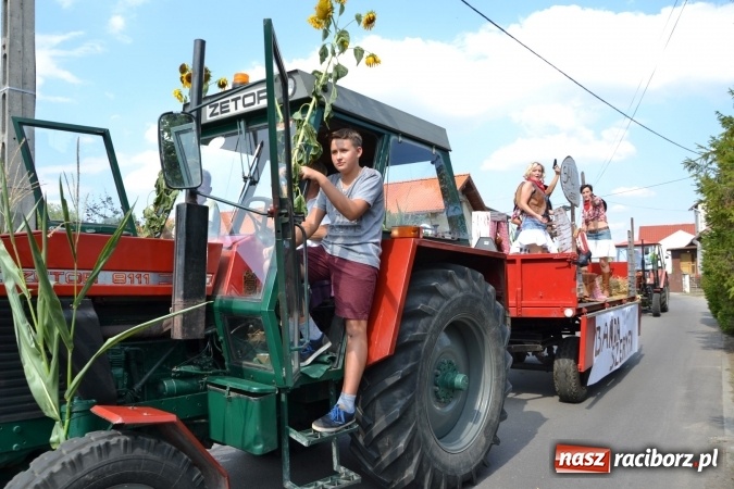 Zdjęcie w galerii na portalu naszraciborz.pl: Dożynki 2015 - kowbojki i minionki w Roszkowie wiadomości z regionu