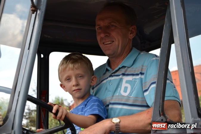 Zdjęcie w galerii na portalu naszraciborz.pl: Dożynki 2015 - kowbojki i minionki w Roszkowie wiadomości z regionu